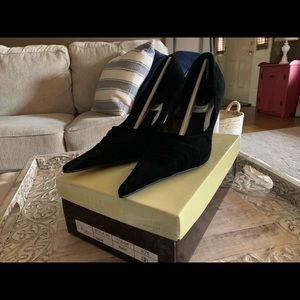 Beautiful Pointed Toe Back Suede Pump - Sz 9